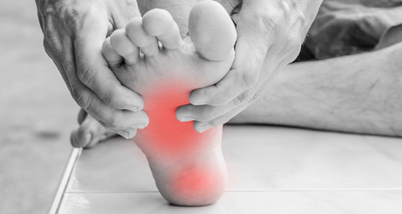 foot pain in front of heel